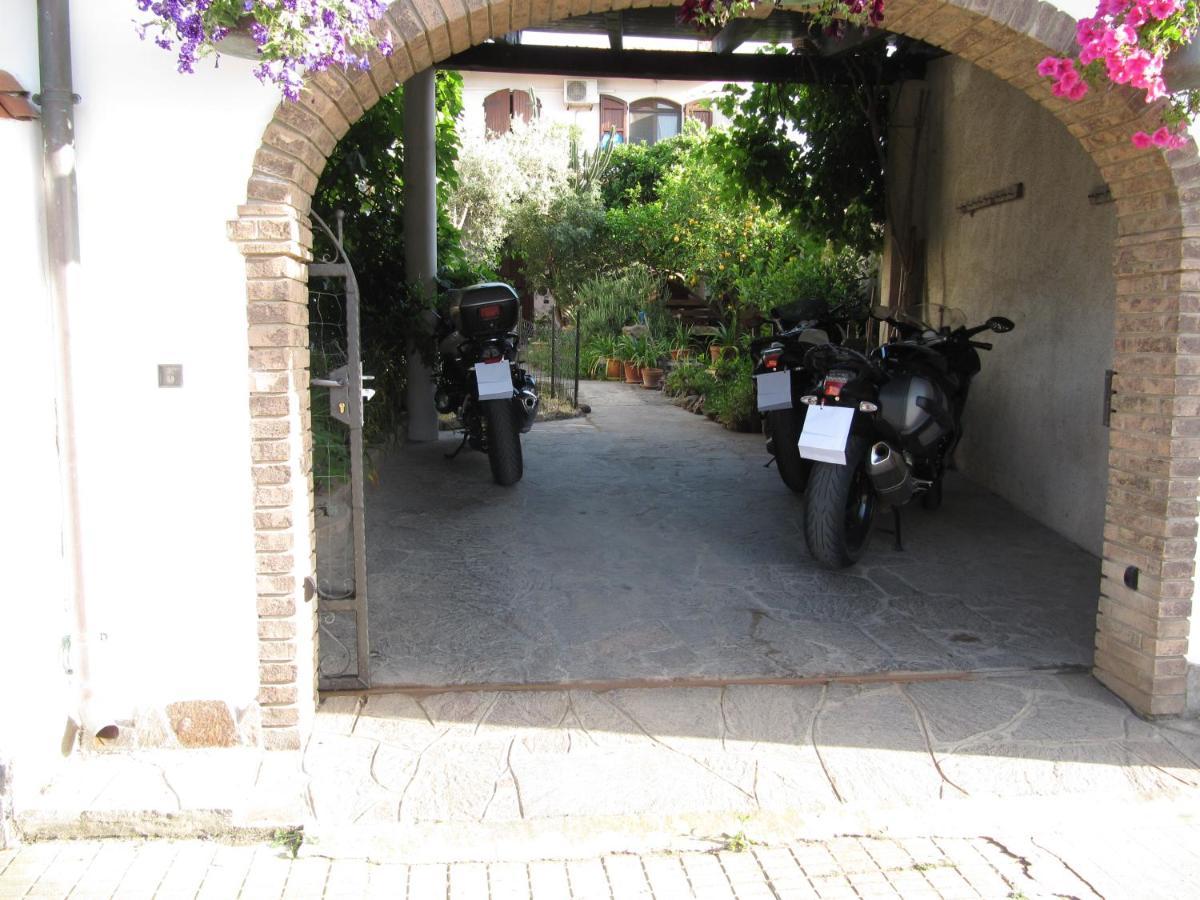 Bed and Breakfast Il Portico Uras Exteriér fotografie