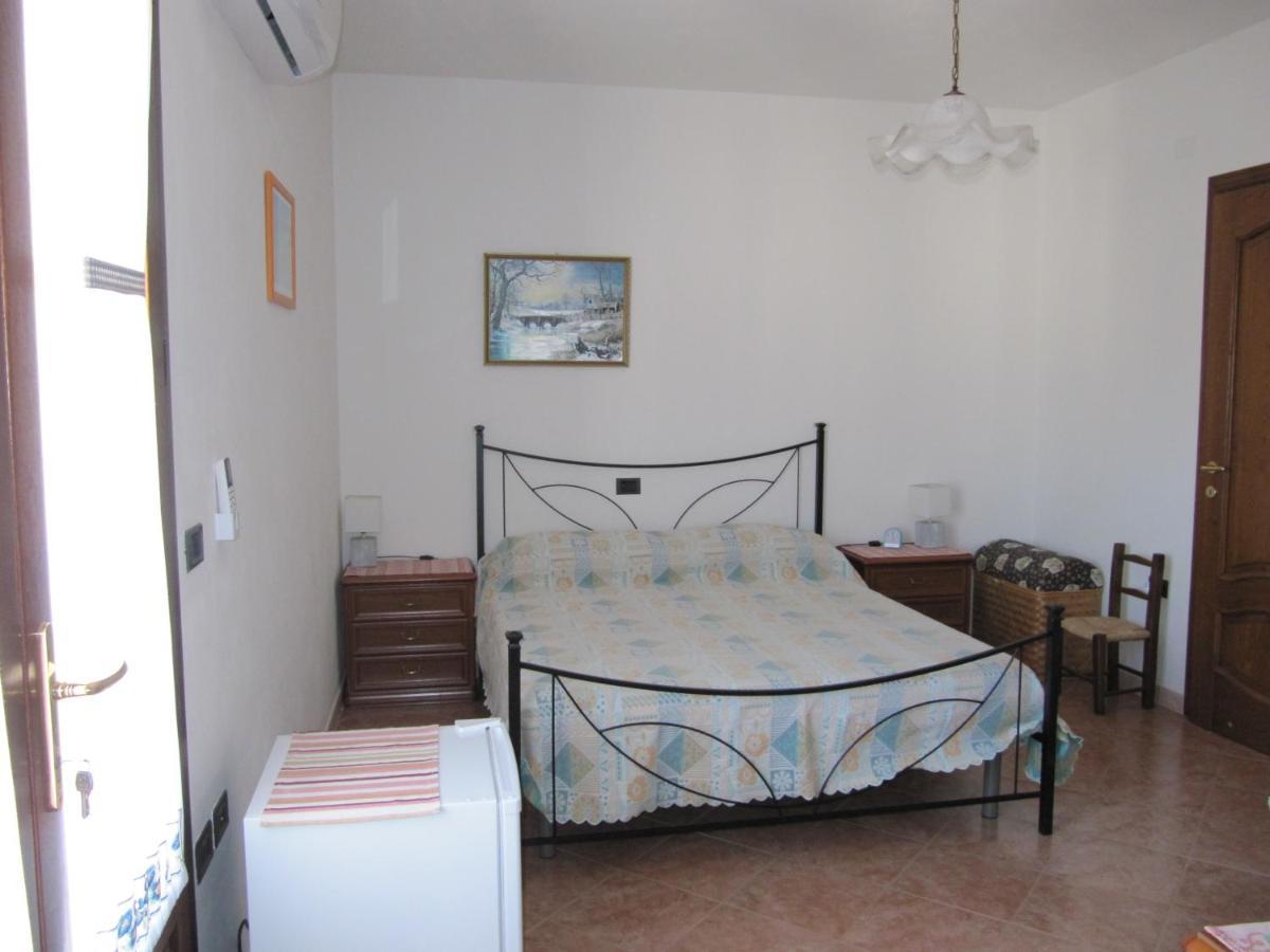 Bed and Breakfast Il Portico Uras Exteriér fotografie