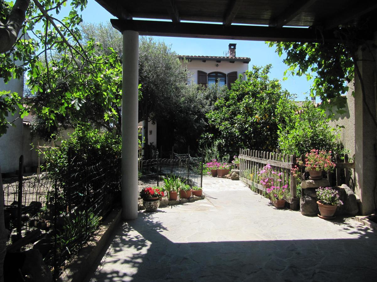 Bed and Breakfast Il Portico Uras Exteriér fotografie