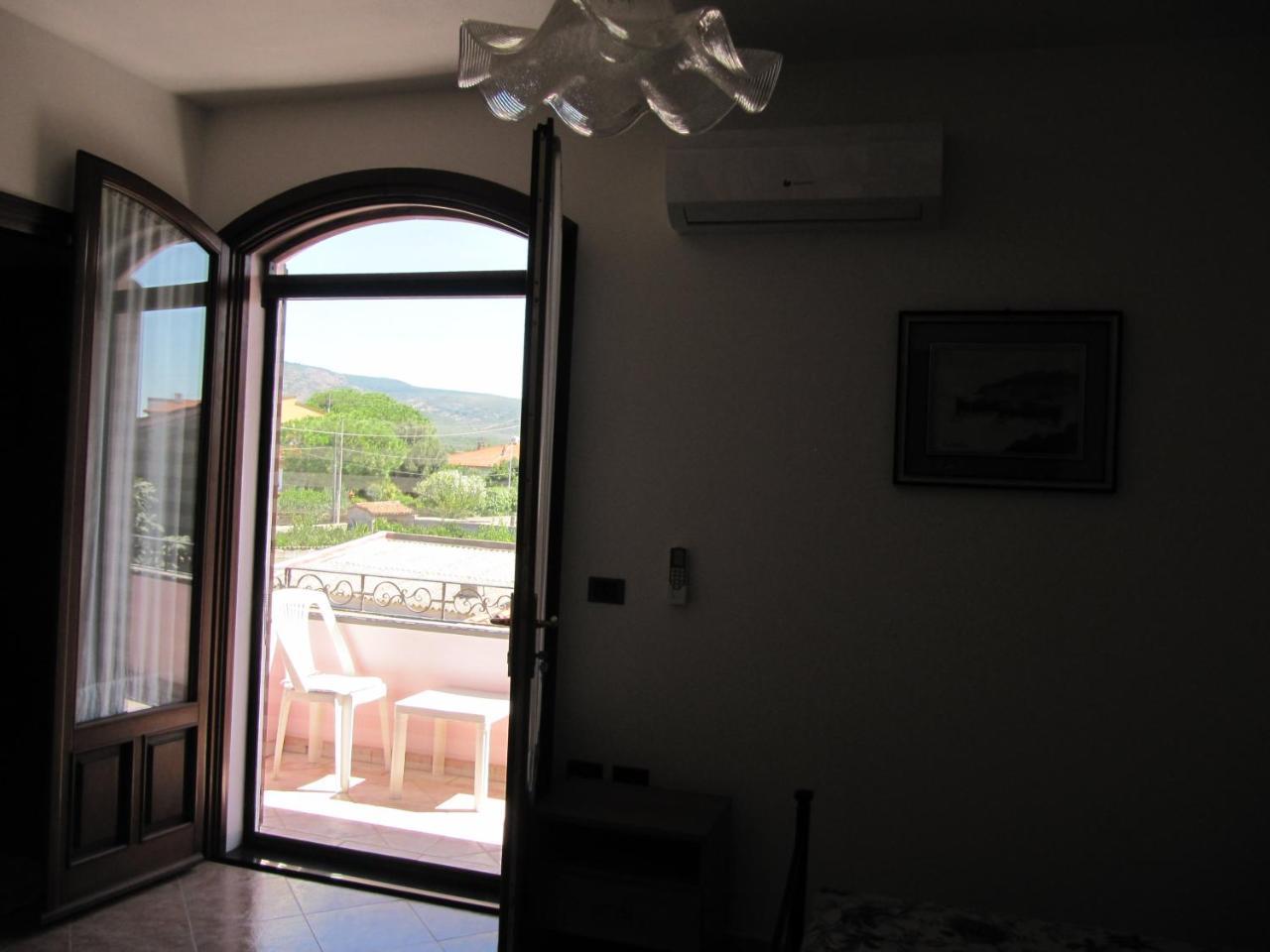 Bed and Breakfast Il Portico Uras Exteriér fotografie